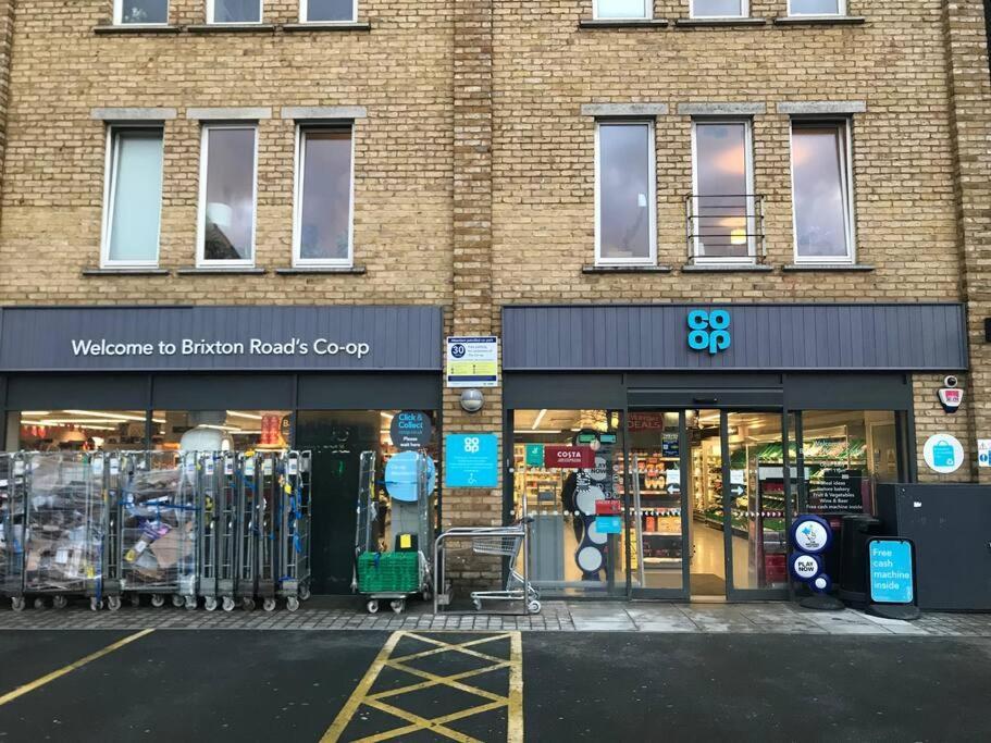 Large 1 Bed Serviced Apartment In The Town Centre Apartamento