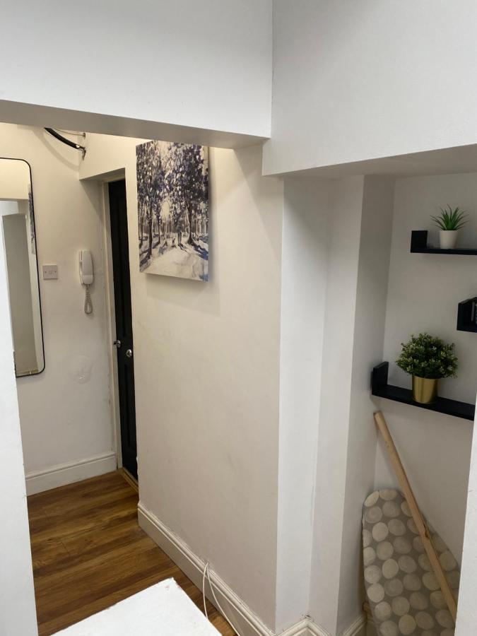 Large 1 Bed Serviced Apartment In The Town Centre Apartamento *