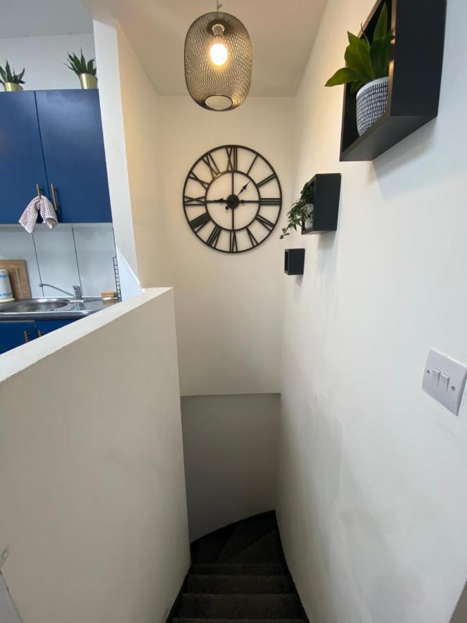 Large 1 Bed Serviced Apartment In The Town Centre Appartement Londres